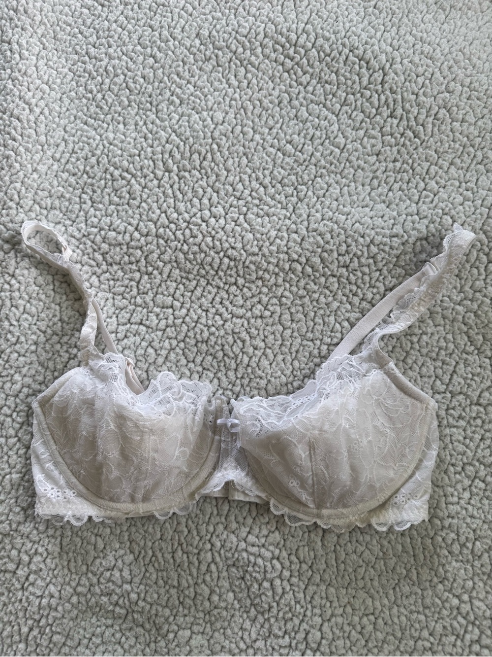 Victoria's Secret White Lace Underwire Bra